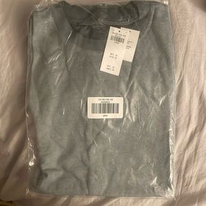 Large Abercrombie & fitch grey t shirt